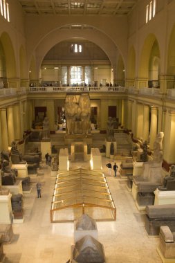 CAIRO, EGYPT - 29 Aralık 2021: Kahire, Mısır 'daki Mısır Müzesi' nde dünyaca ünlü antik sergiler