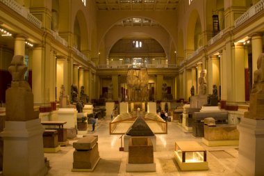 CAIRO, EGYPT - 29 Aralık 2021: Kahire, Mısır 'daki Mısır Müzesi' nde dünyaca ünlü antik sergiler