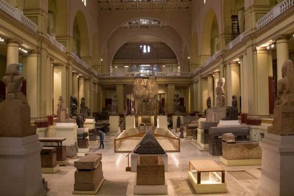 CAIRO, EGYPT - 29 Aralık 2021: Kahire, Mısır 'daki Mısır Müzesi' nde dünyaca ünlü antik sergiler