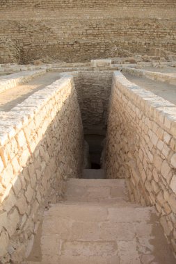 Djoser Piramidine Giriş (veya Djeser ve Zoser), ya da Mısır 'ın Saqara Necropolis kentindeki Adım Piramidi