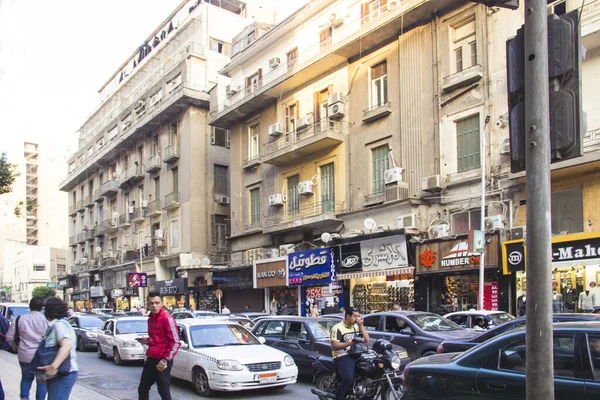 カイロ エジプト 2021年12月29日 エジプト カイロのダウンタウンカイロの賑やかな通りの景色 — ストック写真