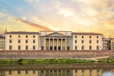 Floransa, İtalya'da Arno Nehri'nin dolgu güzel görünümü