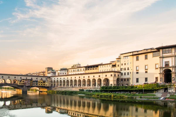 Talya Floransa Daki Arno Nehri Kıyısındaki Uffizi Galerisi Nin Güzel — Stok fotoğraf