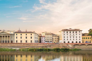 Floransa, İtalya'da Arno Nehri'nin dolgu güzel görünümü