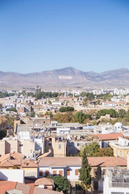 Güzel şehir ve Lefkoşa, Kıbrıs için bayrak Türk bölümünün görünümünü