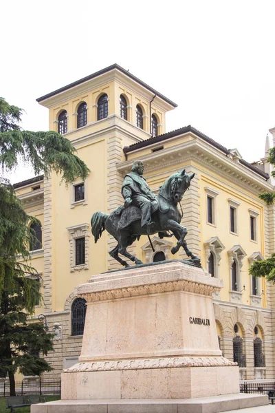 Verona Augusztus Garibaldi Szobra Piazza Indipendenza Verona Olaszország — Stock Fotó