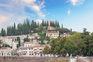 San Pietro hill ve Verona, İtalya şehir panoraması güzel görünümü