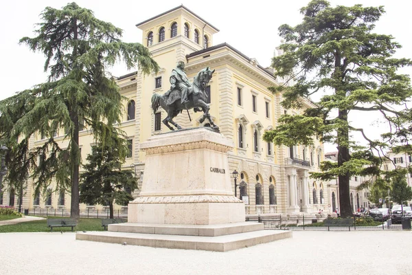 Verona Italië Standbeeld Van Garibaldi Piazza Indipendenza Verona Italië — Stockfoto
