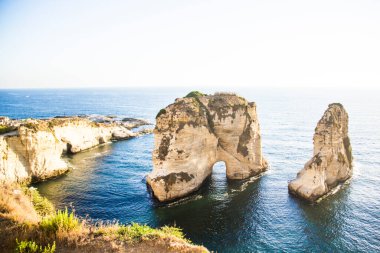 Beyrut, Lübnan 'ın merkezindeki güvercin kayalarının güzel manzarası.