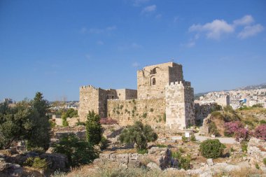 Byblos 'taki Haçlı Kalesi' nin güzel manzarası (Jubayl veya Jebeil olarak da bilinir), Lübnan