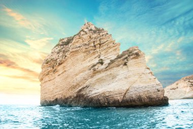 Beyrut, Lübnan 'ın merkezindeki güvercin kayalarının güzel manzarası.