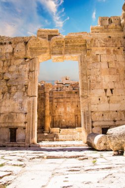 Lübnan 'ın Baalbek kentindeki Baküs Tapınağı' nın güzel manzarası.