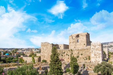 Byblos 'taki Haçlı Kalesi' nin güzel manzarası (Jubayl veya Jebeil olarak da bilinir), Lübnan