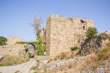 Byblos 'taki Haçlı Kalesi' nin güzel manzarası (Jubayl veya Jebeil olarak da bilinir), Lübnan