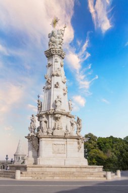 Macaristan, Budapeşte 'deki Balıkçı Havzası yakınlarındaki Veba Sütunu