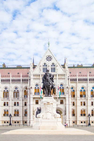 Posąg Jeździecki Gyuli Andrassy Placu Lajos Kossuth Przed Węgierskim Parlamentem — Zdjęcie stockowe