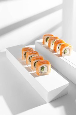 Geleneksel Japon yemekleri, Philadelphia suşisi.