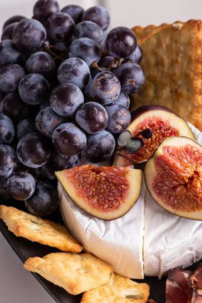Válogatott Sajt Prosciutto Dió Snack Gyümölcs — Stock Fotó