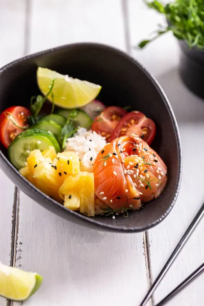 Dîner Avec Salade Poke Frais Saumon — Photo