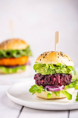 Sebzeli vejetaryen burger.