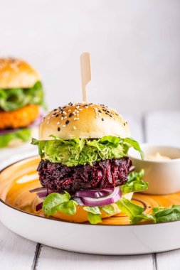 Sebzeli vejetaryen burger.