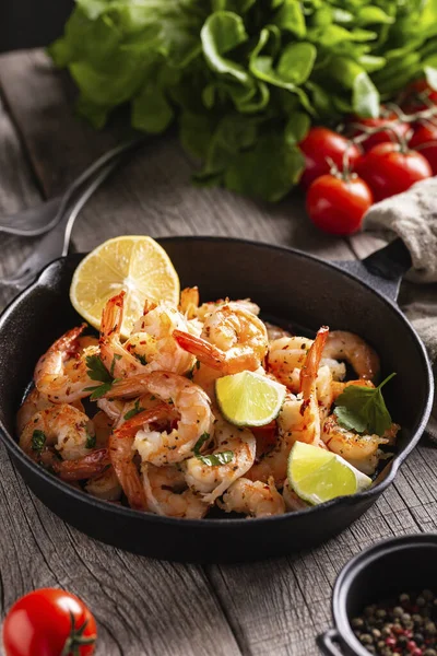 Grilled shrimps in a pan