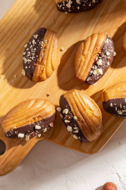 Vanilla madeleine cookies with chocolate and nuts