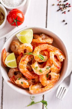 Grilled shrimps in a white ceramic bowl