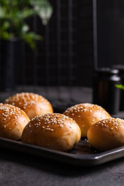 Hamburger için taze pişmiş çörek.