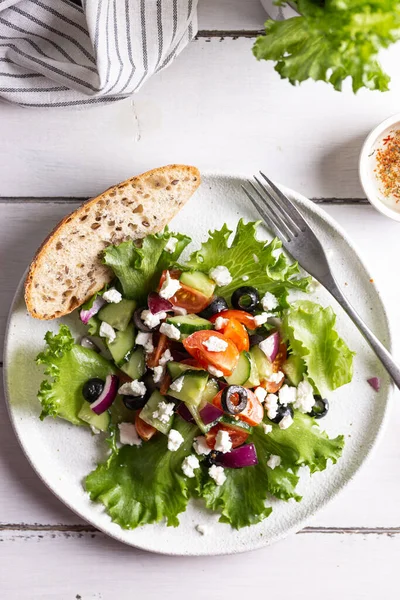 Teller Mit Griechischem Salat Zum Dinner — Stockfoto