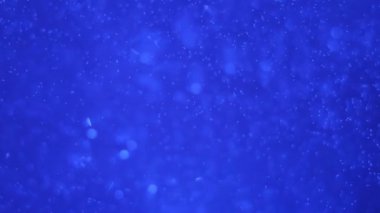 Pencereye su damlaları