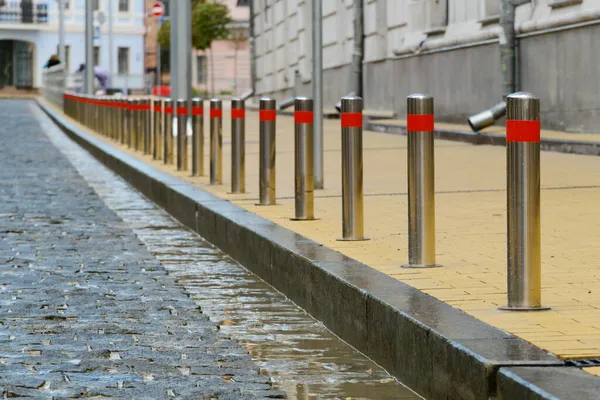 Postes Acero Inoxidable Una Calle Ciudad — Foto de Stock