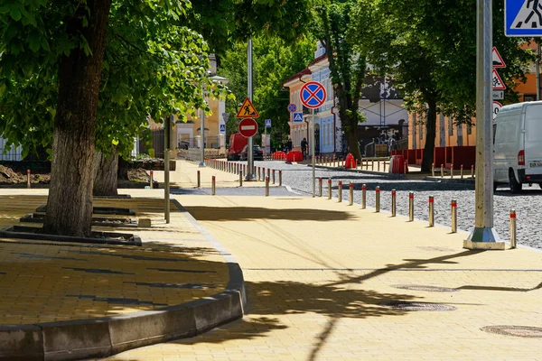 Yol boyunca yeni yol işaretleri