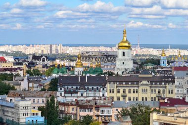 Kyiv 'in bir yaz gününde şehrin en iyi manzarası.