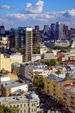 Kyiv 'in bir yaz gününde şehrin en iyi manzarası.