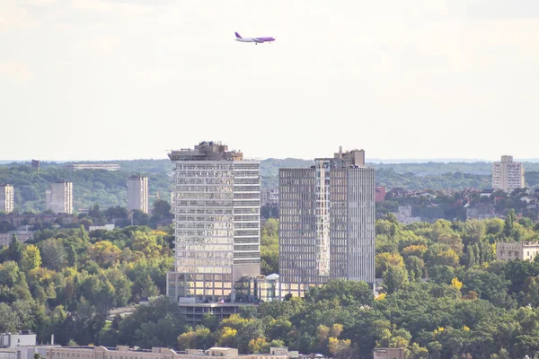 Kyiv 'in bir yaz gününde şehrin en iyi manzarası.