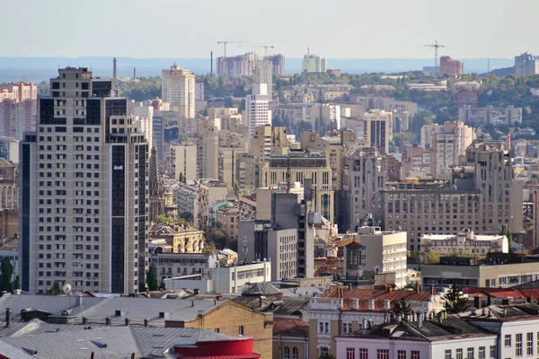 Kyiv 'in bir yaz gününde şehrin en iyi manzarası.