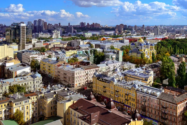 Kyiv 'in bir yaz gününde şehrin en iyi manzarası.