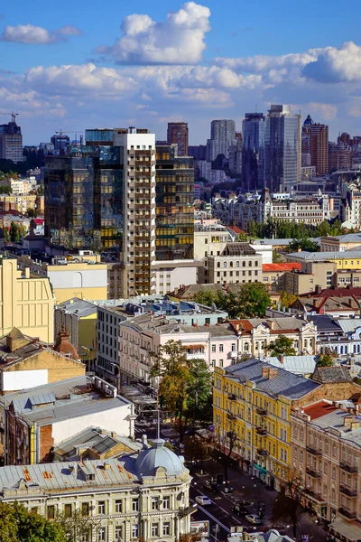Kyiv 'in bir yaz gününde şehrin en iyi manzarası.