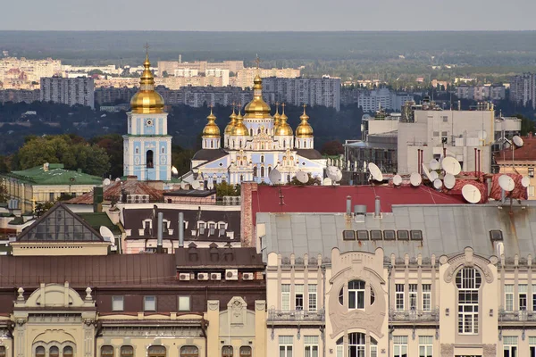 Kyiv 'in bir yaz gününde şehrin en iyi manzarası.