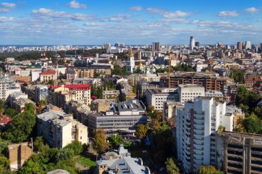 Kyiv 'in bir yaz gününde şehrin en iyi manzarası.