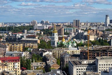 Kyiv 'in bir yaz gününde şehrin en iyi manzarası.