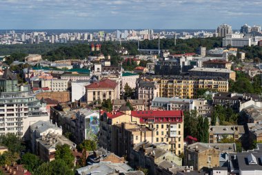 Kyiv 'in bir yaz gününde şehrin en iyi manzarası.