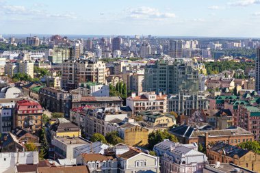 Kyiv 'in bir yaz gününde şehrin en iyi manzarası.