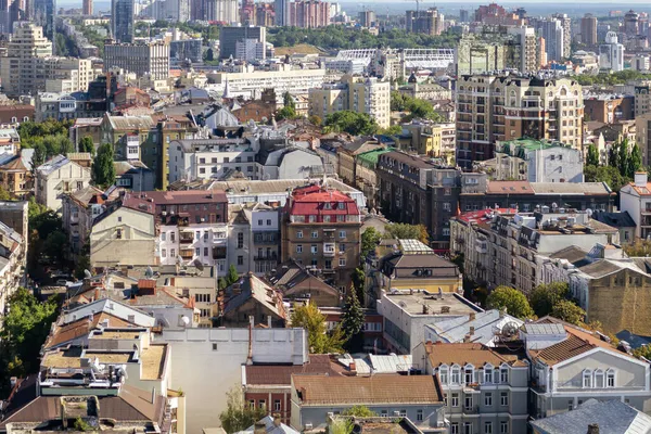 Kyiv 'in bir yaz gününde şehrin en iyi manzarası.