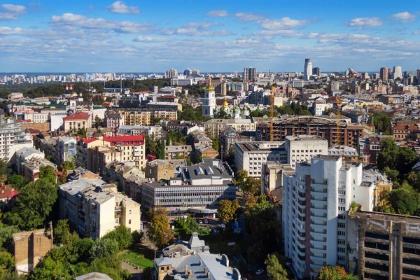 Kyiv 'in bir yaz gününde şehrin en iyi manzarası.
