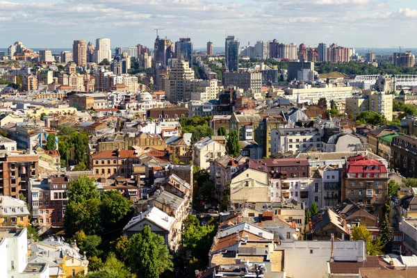 Kyiv 'in bir yaz gününde şehrin en iyi manzarası.