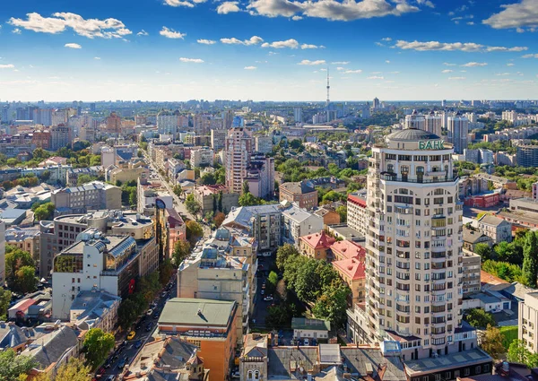 Kyiv 'in bir yaz gününde şehrin en iyi manzarası.
