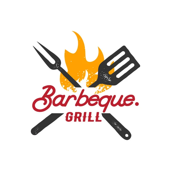 Barbekü klasik logo tasarımı. ızgara yiyecek, ateş ve spatula konsepti vektör düz illüstrasyon