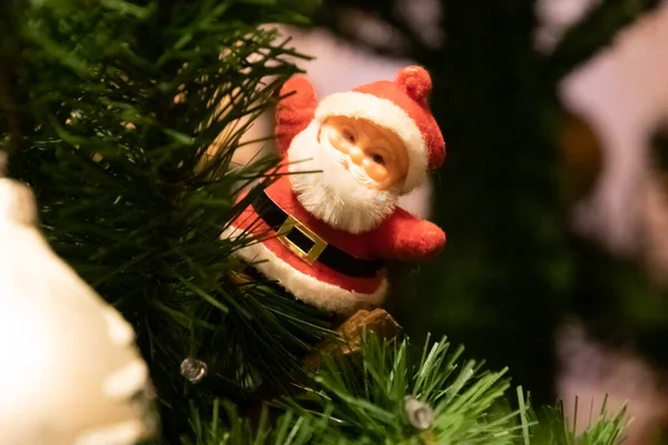 Noel Baba 'nın Noel süsü için güzel bir yakın plan.